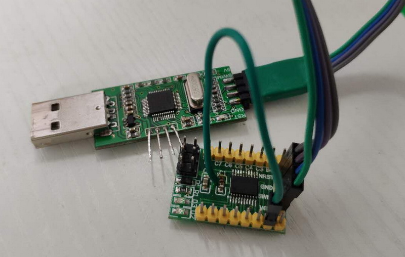 连接STM8 连接STM8
